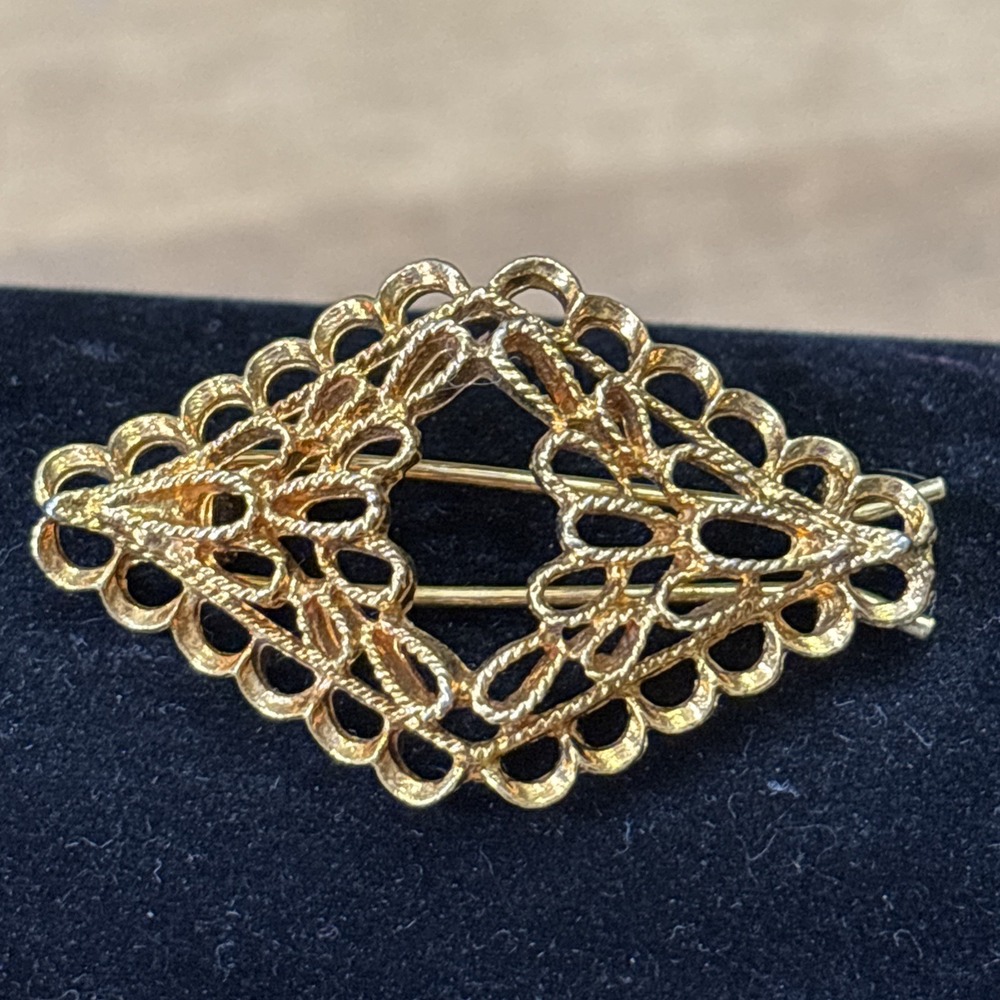 Vintage 1960s Gold Tone Open Filigree Hair Pin Barrette Ornate Leaf Design